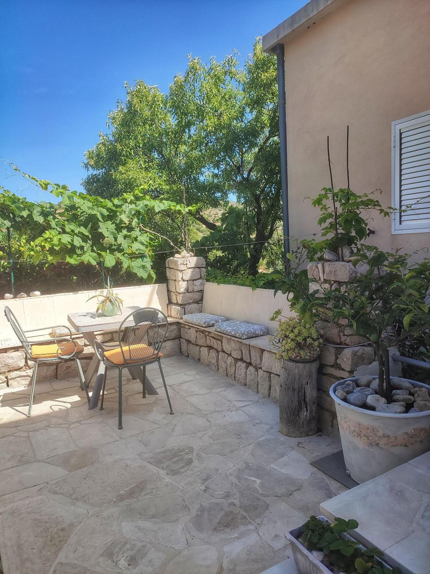 Apartments Vesna Lastovo Екстер'єр фото