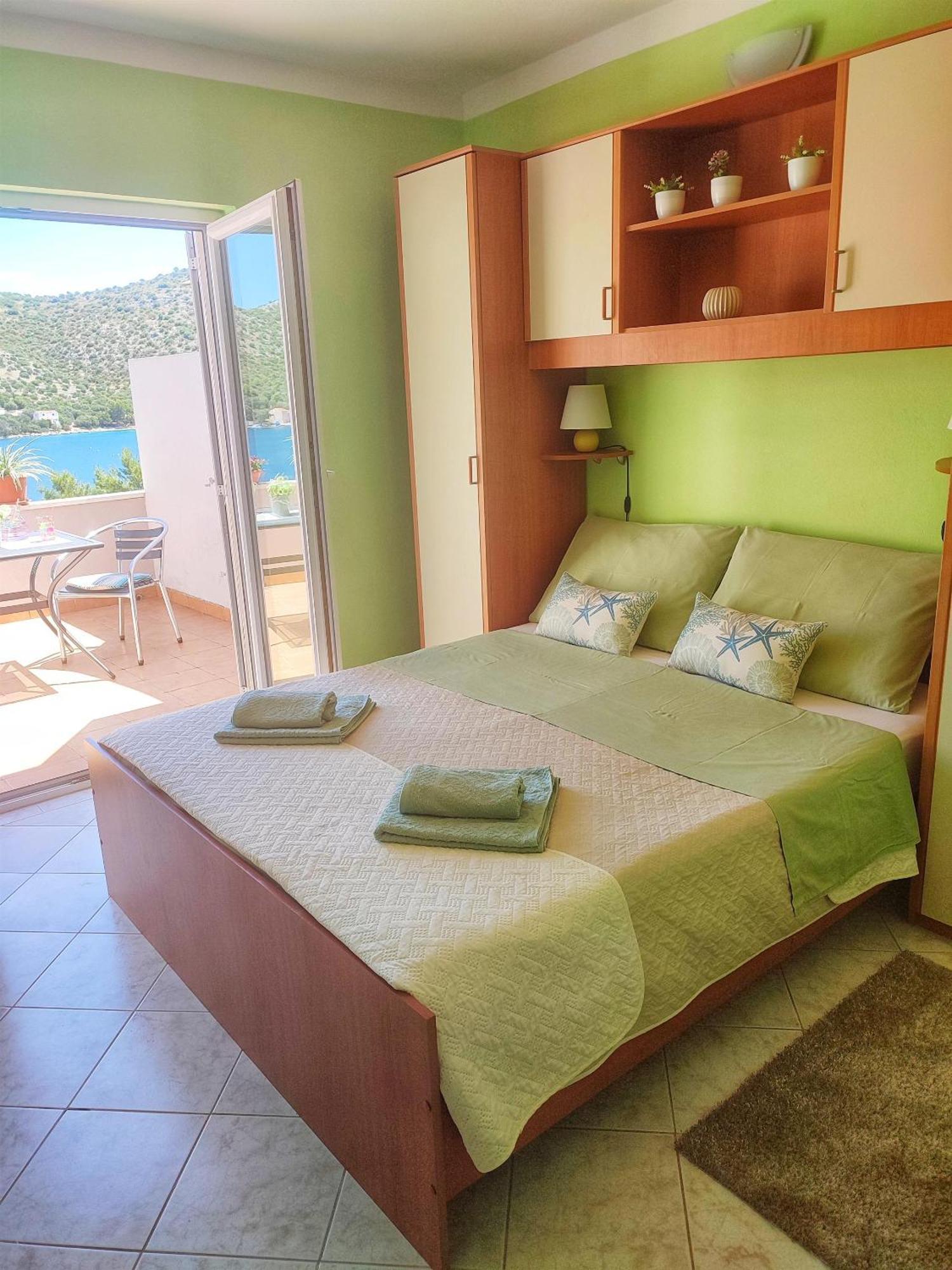 Apartments Vesna Lastovo Екстер'єр фото
